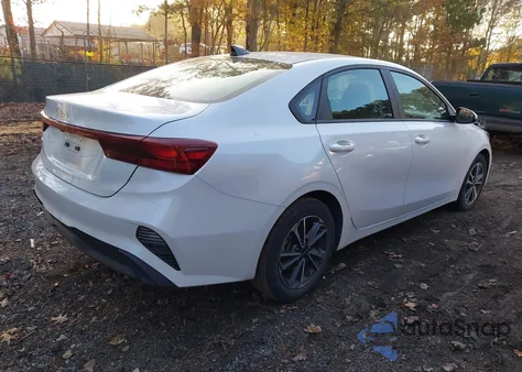 2023 Kia Forte Lxs z USA, uszkodzony, nr VIN 3KPF24AD3PE585977